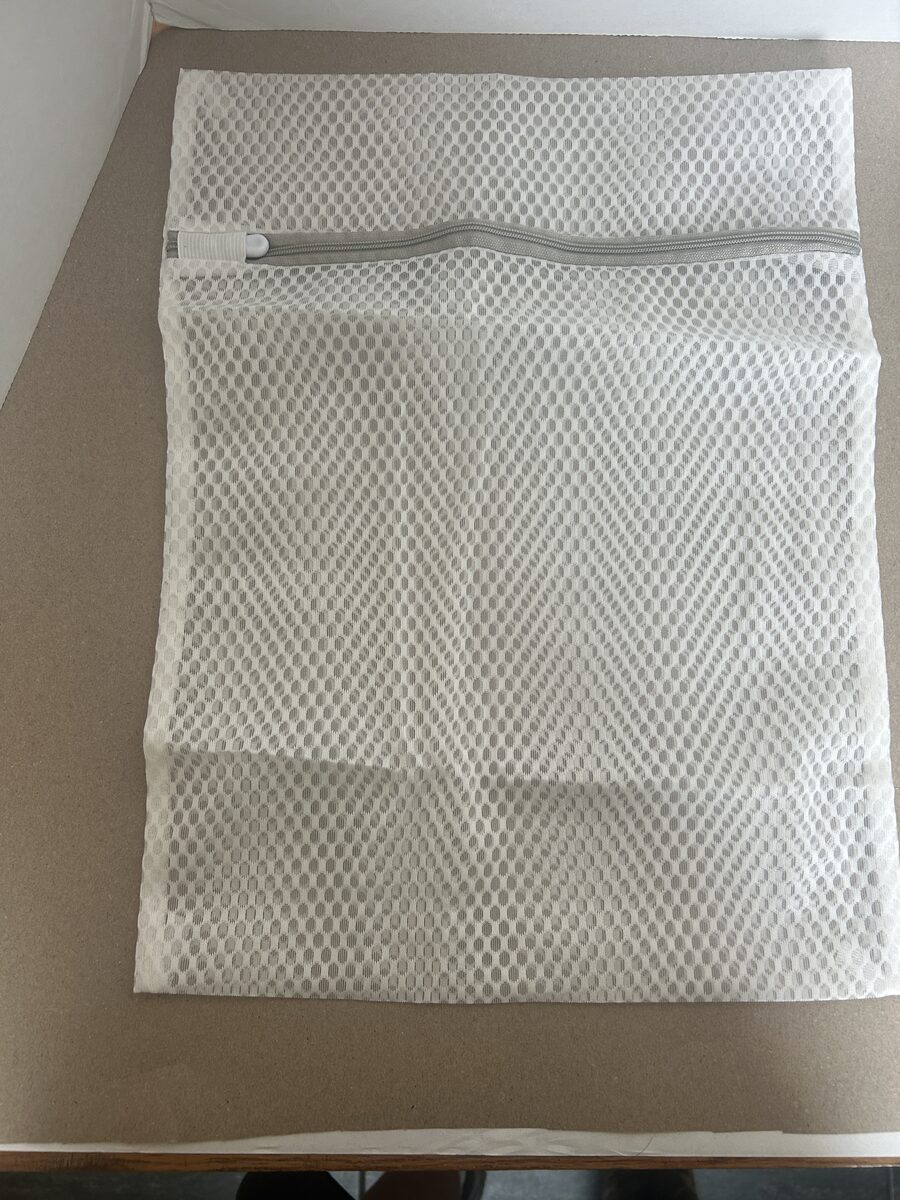 Zippered mesh washable laundry bag for sports uniforms and gear